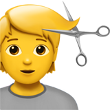 बाल कटवाता हुआ व्यक्ति